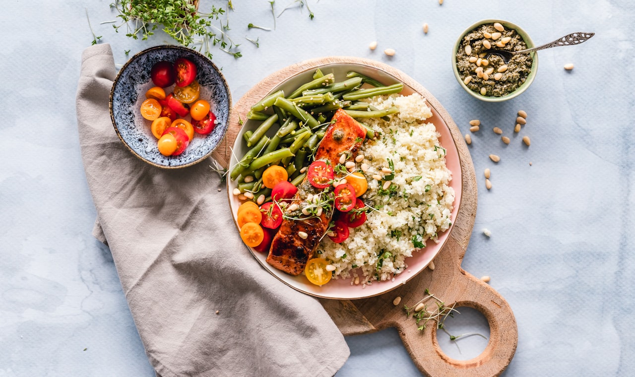 Colorful vegetable salad bowl on a balanced weight loss diet