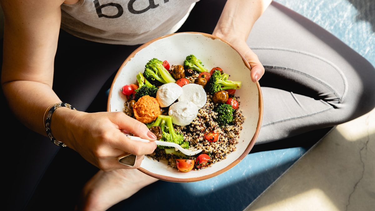 How Many Calories Should I Eat a Day? (2026 Guide)