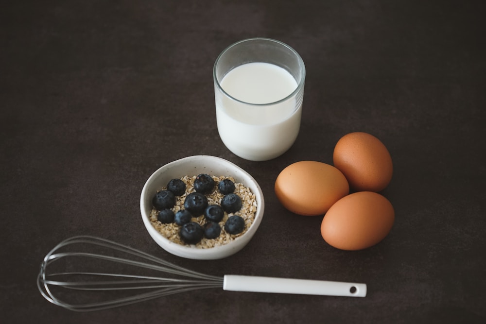 Breakfast with eggs, oats, and milk, a high protein meal