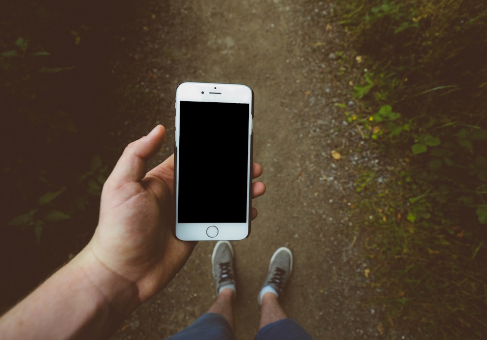 Weight loss app open on a smartphone showing a calorie tracking screen