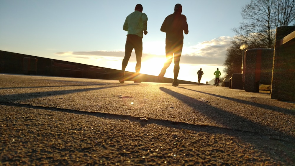 Two runners in a park at dawn showing the intensity of running for weight loss