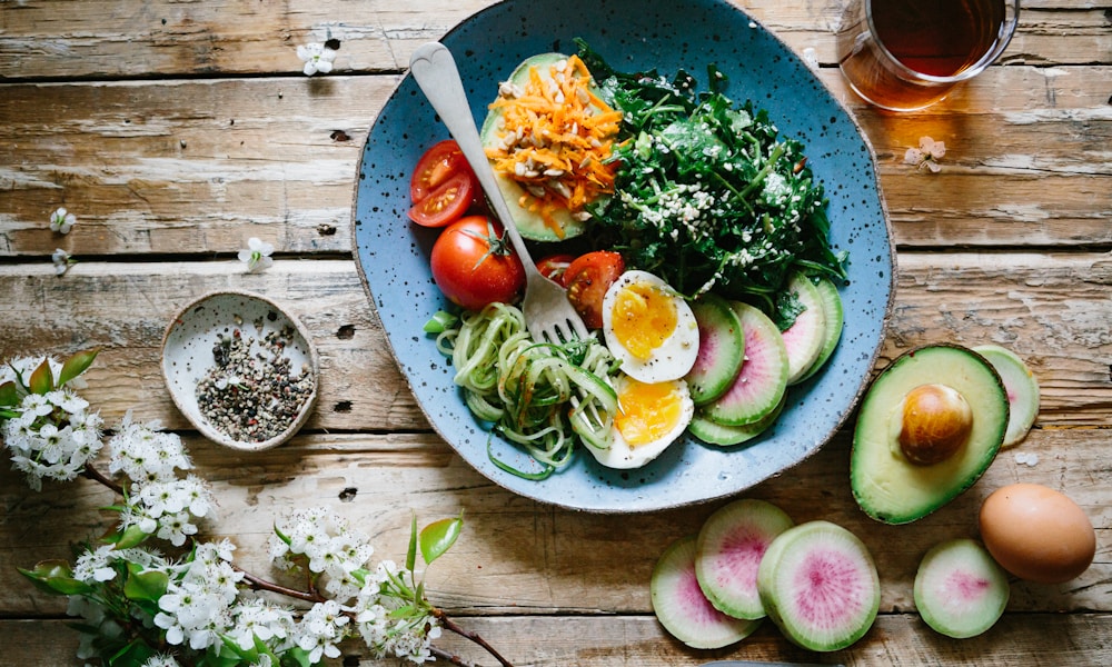 Egg and vegetables representing protein in the macro calculator