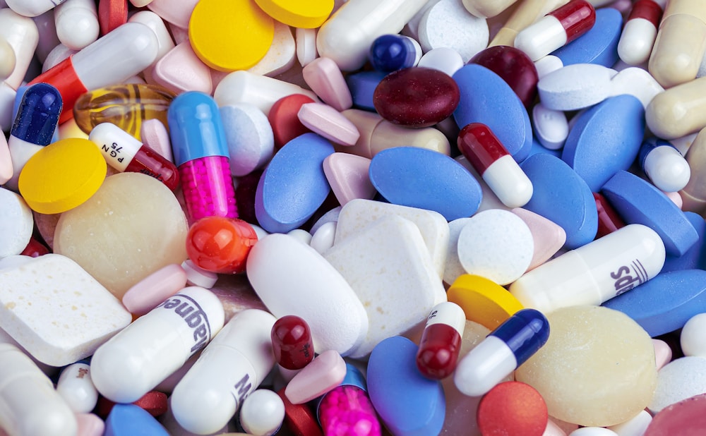 Assorted medications, illustrating the risk of buying Mounjaro without a prescription